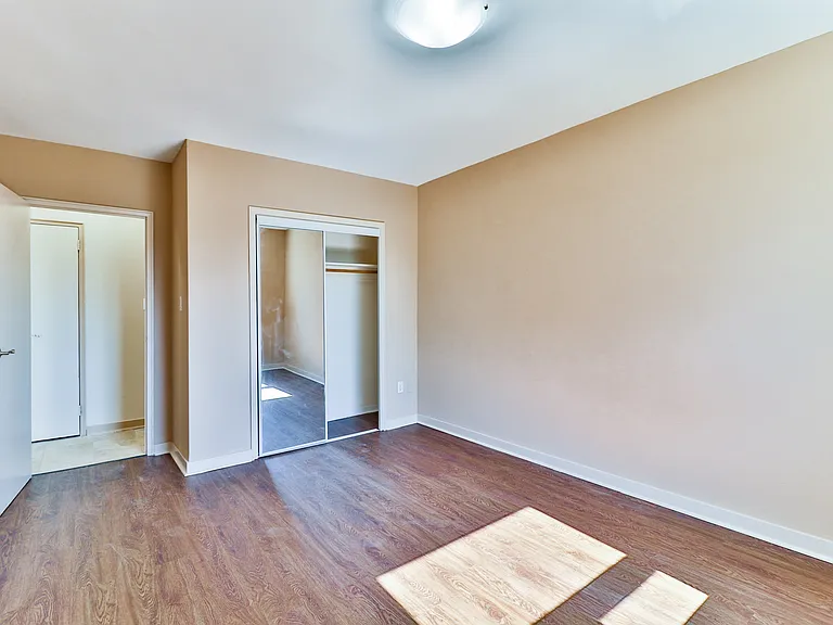 220 Lake Promenade — Photo 21
