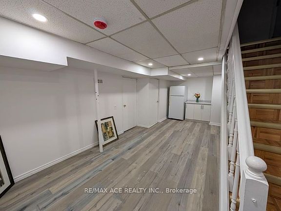 4th image of 23 Riviera Dr #Basement