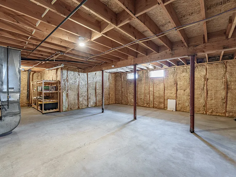 Meadow St — Photo 37