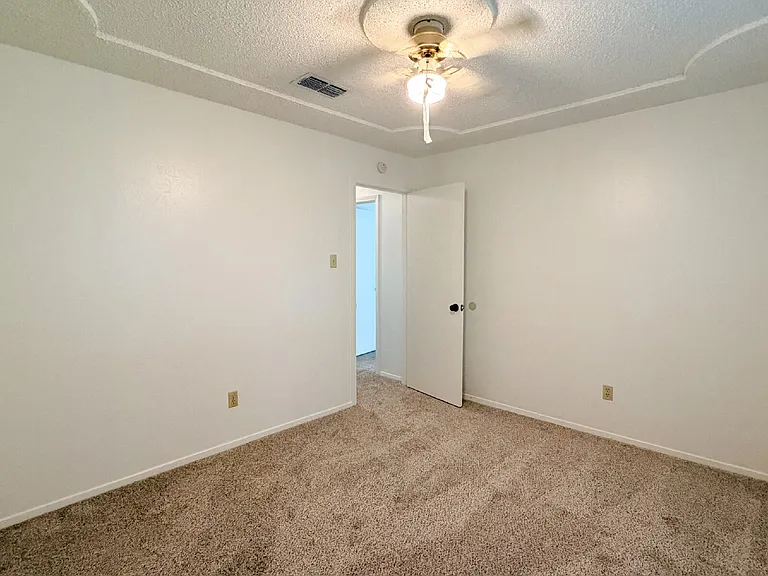 712 Pecan St — Photo 27