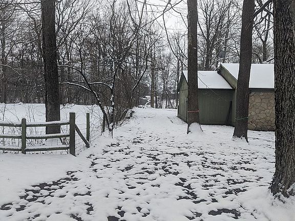 3rd image of 515 Countrywood Dr