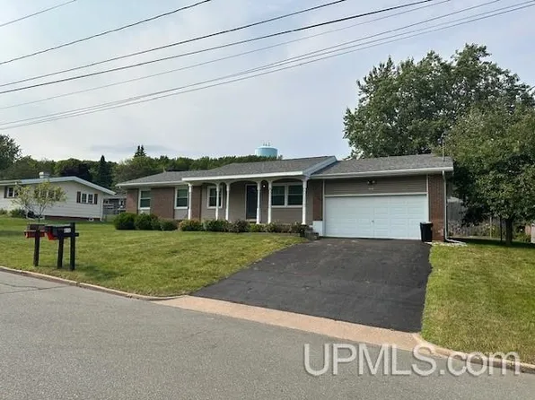 612 Craig St, Marquette, MI 49855