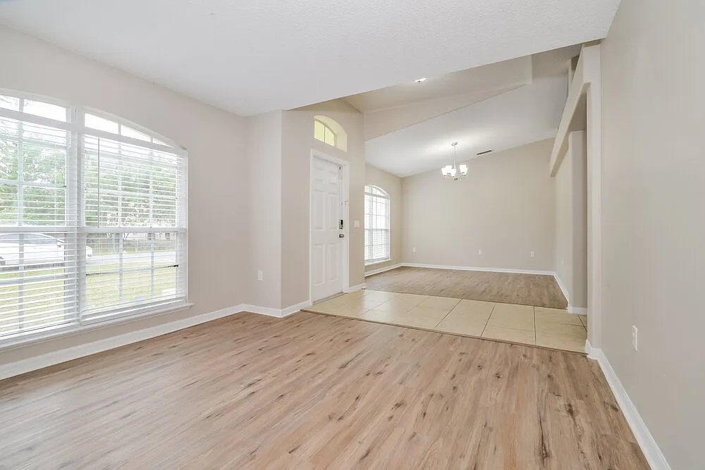 4 bed, 2.0 bath, 2196 sqft, $2,335 — Photo 4