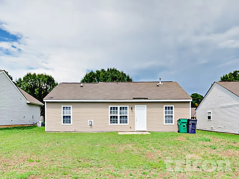 10207 Green Hedge Ave — Photo 14