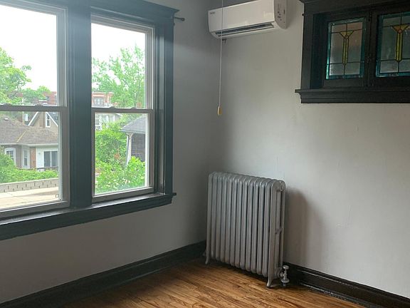 3rd image of 2500 Bellevue Ave