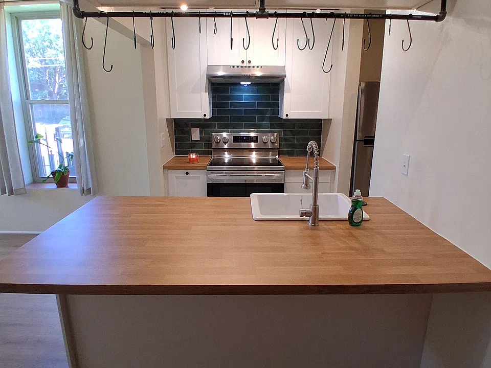 1086 S Newstead Ave #2