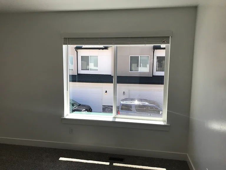 421 W 40 S — Photo 8
