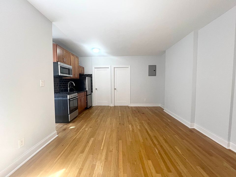 1st image of 264 6th Ave APT 19