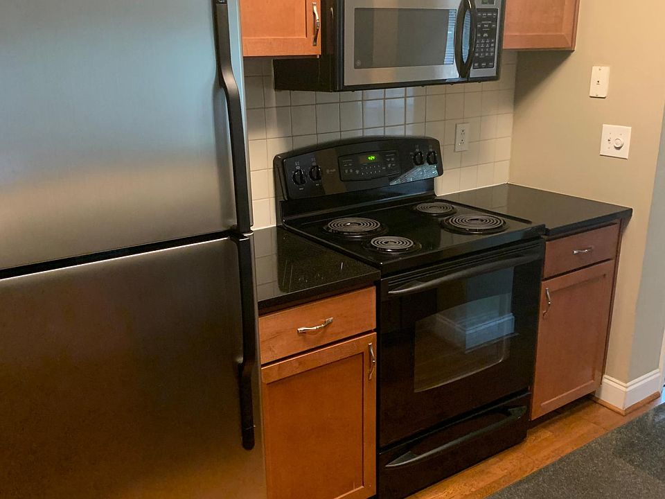 Kitchen with Microwave and diswasher