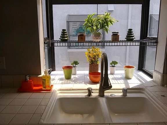 5th image of 537 N Market St APT 7