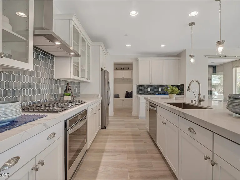 1075 N Water St — Photo 17