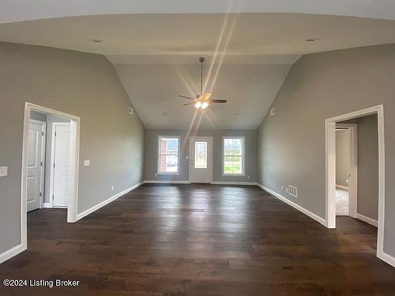 3rd image of 126 Creekside Dr
