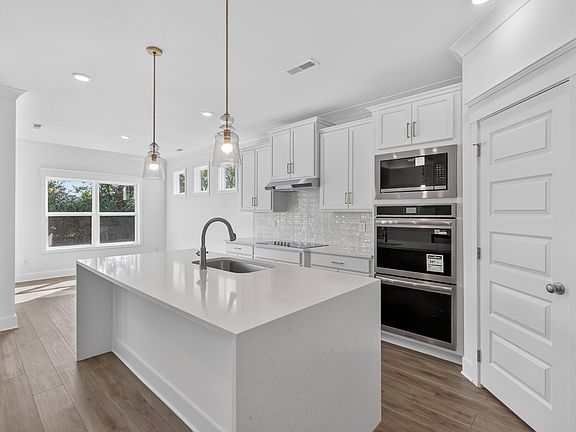 Photo of example home. Selections finishes may vary.