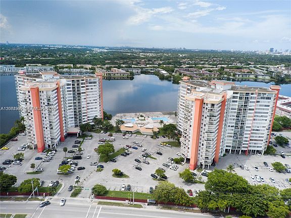 3rd image of 1301 NE Miami Gardens Dr APT 515W