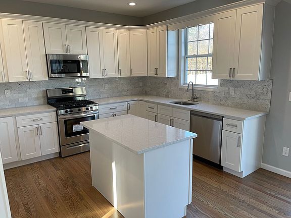 3rd image of 1 Camden Ct
