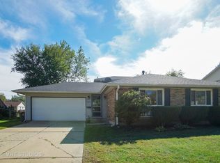 805 Larsen Ave, Streamwood, IL 60107