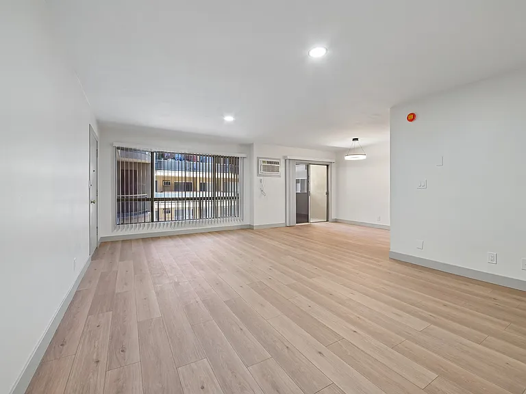 El Dorado - 1342 N. Fuller Avenue — Photo 18