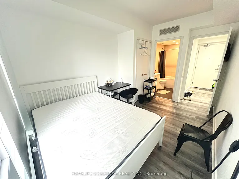 15 Grenville St #1209 — Photo 7