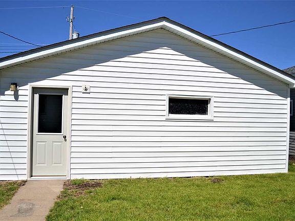 3rd image of 3304 Avenue F