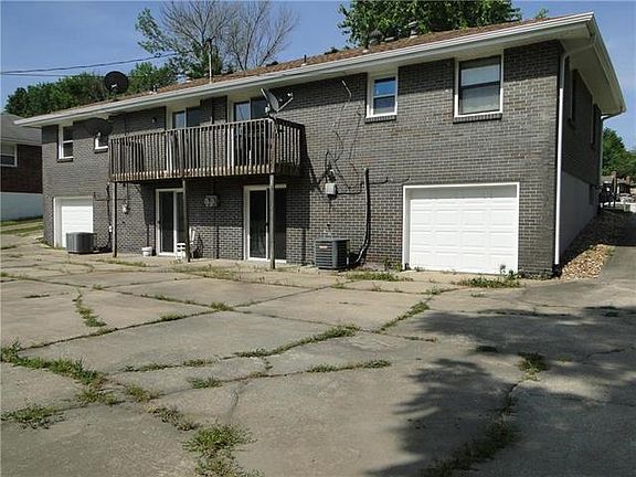 4th image of 1305 SE Hillside Dr