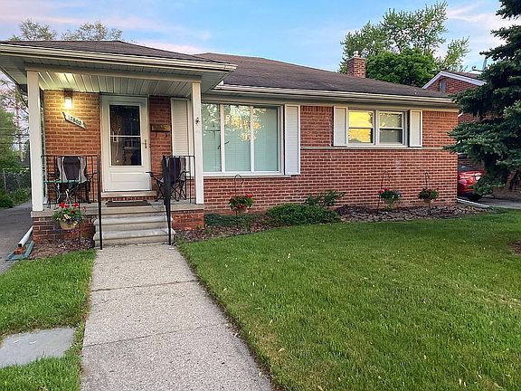 2nd image of 17603 Glenmore St