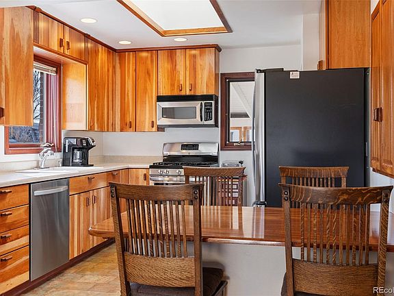 5th image of 1260 Mariposa Drive