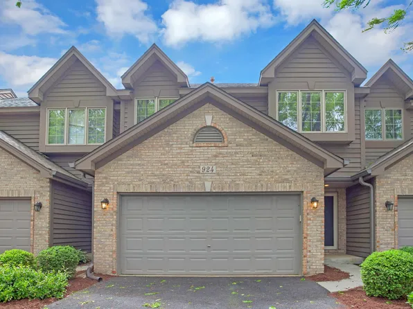 924 Millcreek Cir, Elgin, IL 60123