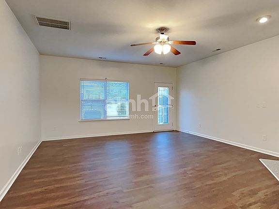 4th image of 247 Flanders Dr