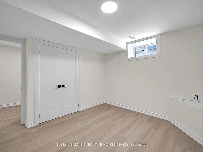 108 Lindsay St S #BASEMENT — Photo 12