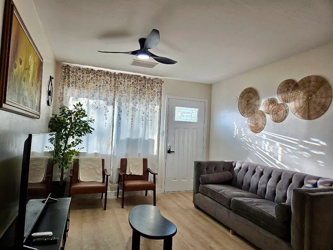 3 bed, 1035 sqft, $1,650 — Photo 3