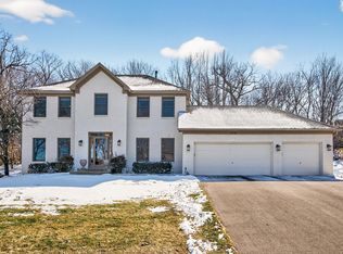 2536 Bridle Creek Trl, Chanhassen, MN 55317