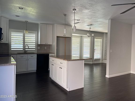 4th image of 1520 W BEAUBIEN Drive