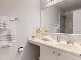 2804 Falling Waters Ln, Lindenhurst, IL 60046