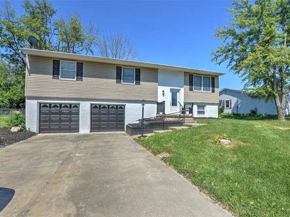 1525 Westside Dr, Mt Zion, IL 62549