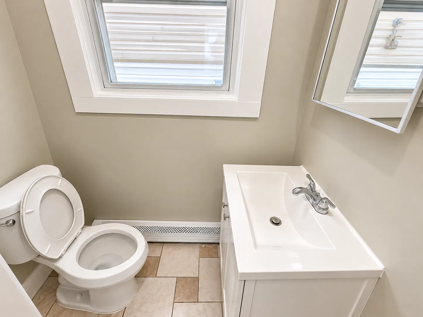 3 bed, 1.5 bath, 1200 sqft, $2,095 — Photo 3
