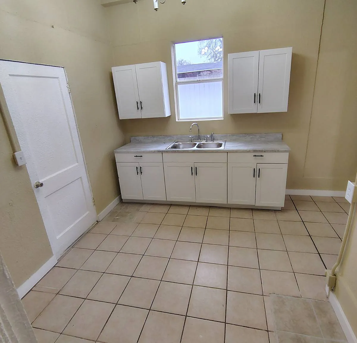 3 bed, 1037 sqft, $1,275 — Photo 3