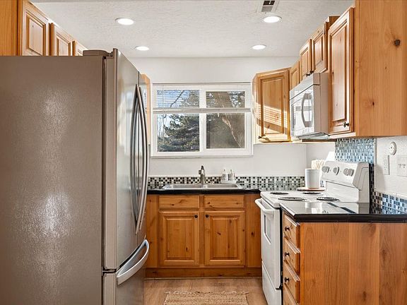 3rd image of 1039 E Quail Vista Ln APT B