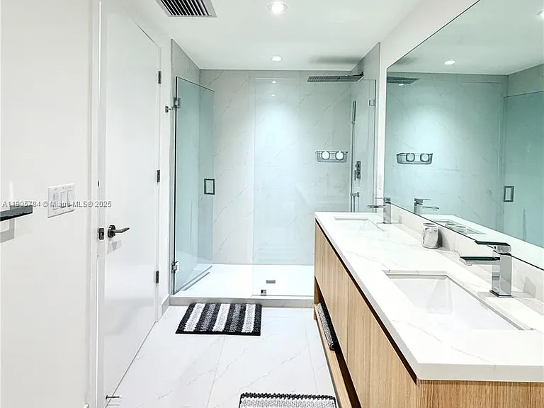 9901 E Bay Harbor Dr #505 — Photo 14