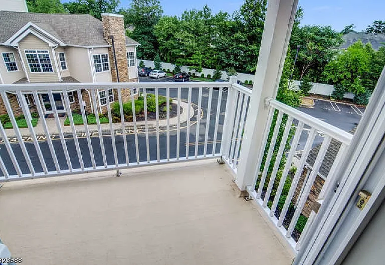 331 Pond Ln — Photo 49