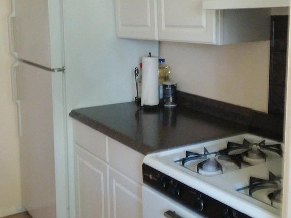 4th image of 2704 Eden Ave #4