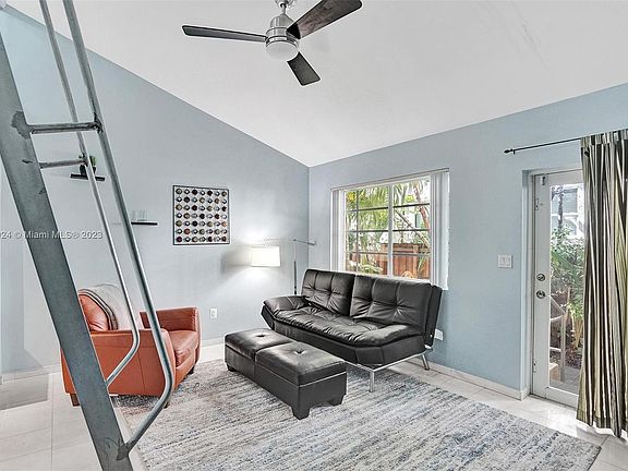 4th image of 328 Euclid Ave APT 106