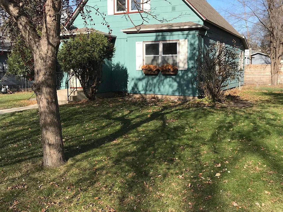 1st image of 220 Willow St W