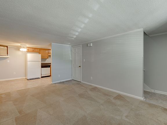 5th image of 112 Sweetland Dr #2