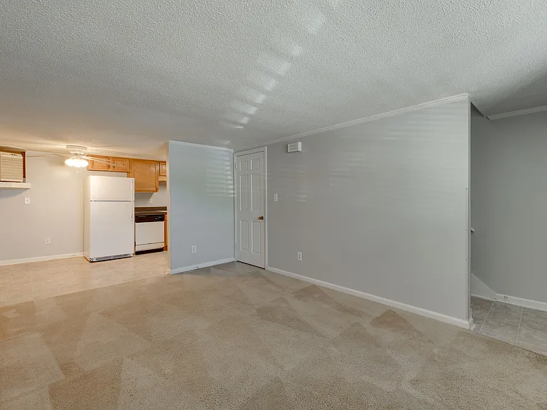 112 Sweetland Dr #1 — Photo 3