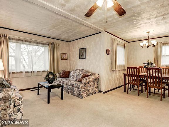 3rd image of 1403 Matthews Dr