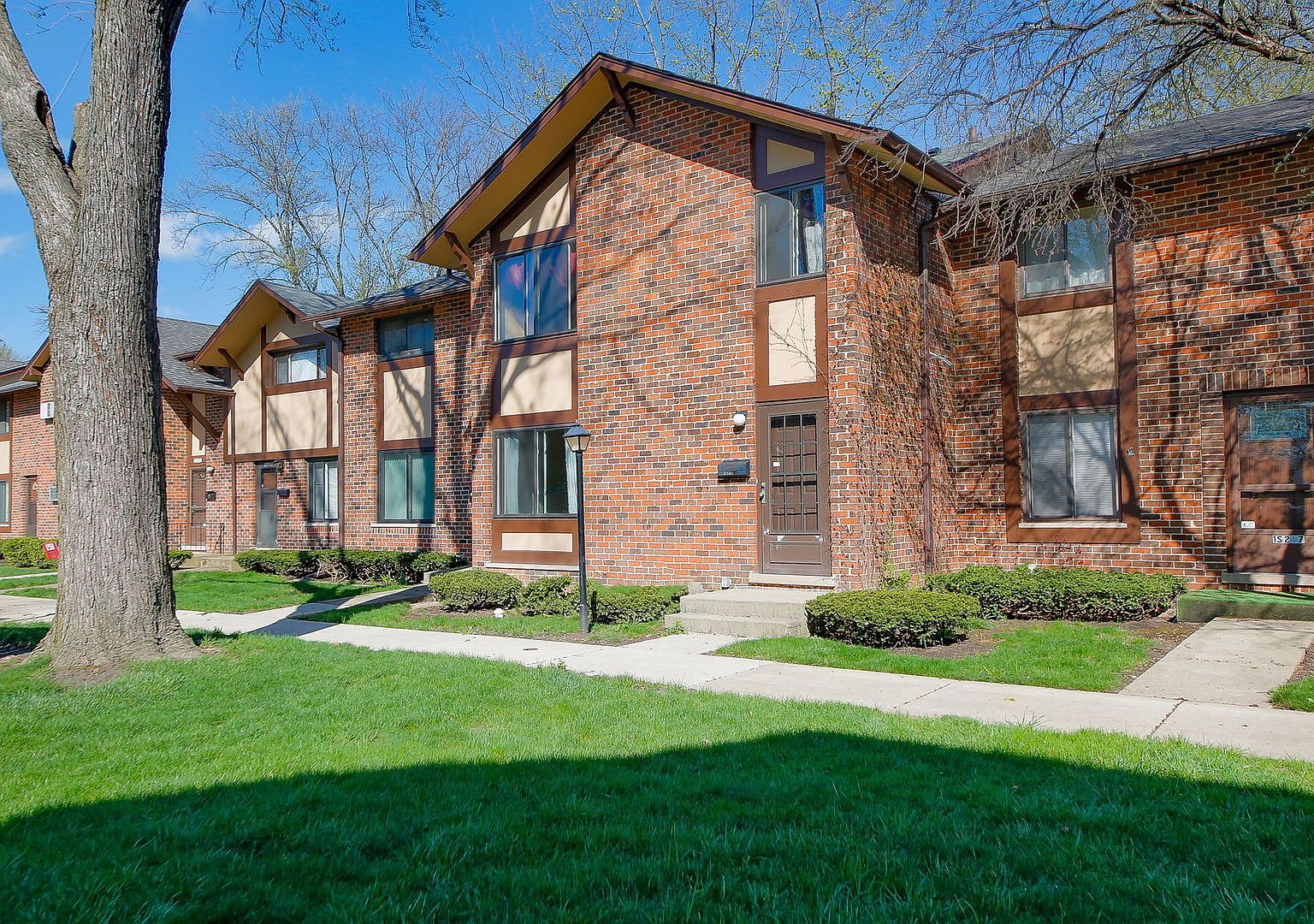 1S215 Stratford Ln, Villa Park, IL 60181 Zillow