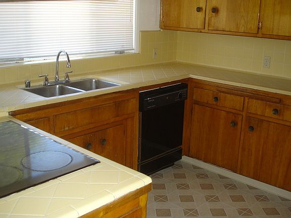 3rd image of 936 Lincoln Ave