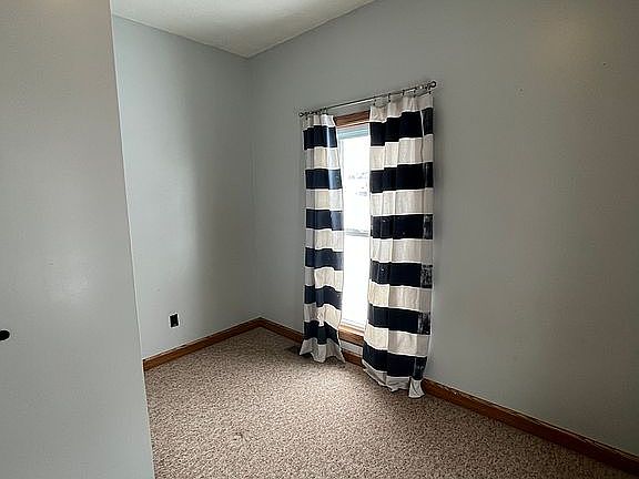 2nd image of 117 Pearl St