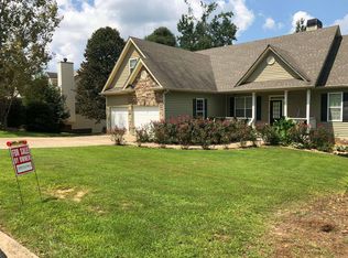 204 Oakleaf Trl, Ball Ground, GA 30107