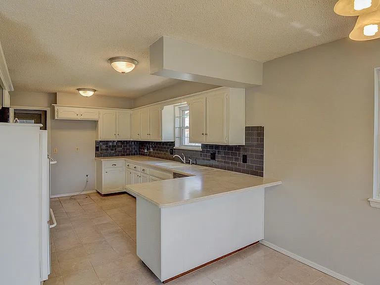9800 Craford Ct — Photo 14
